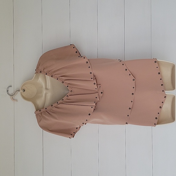 Hannah G. Ruffled Beige Top Size Small - Picture 3 of 16